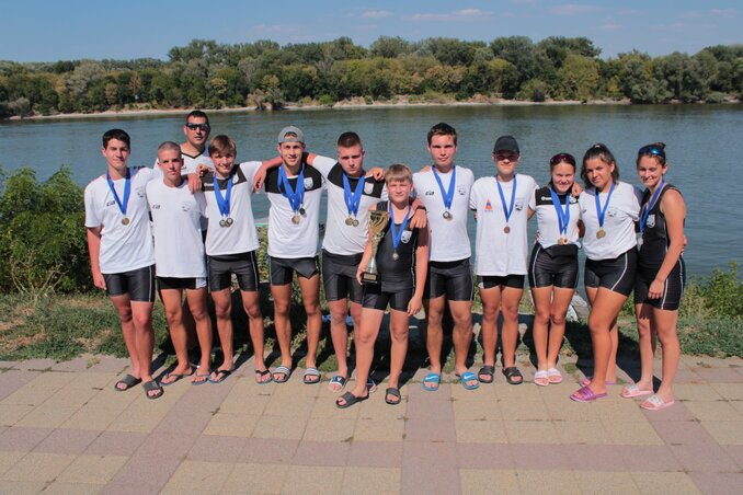 A mohácsi versenyen tizenöt érmet nyertek a palicsi evezősök (Fotó: Facebook.com/Palicsi Evezősklub)