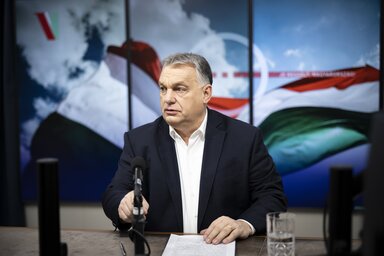 Orbán Viktor a rádió stúdiójában