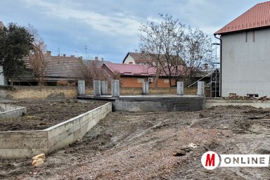A terveken túl fedett szabadtéri színpad is lesz az új főtéren (Lakatos János felvétele)