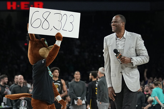 Az előző rekordot (62 046) az Atlanta és a Jordan-féle Chicago mérkőzése tartotta (Fotó: Beta/AP) Az előző rekordot (62 046) az Atlanta és a Jordan-féle Chicago mérkőzése tartotta (Fotó: Beta/AP)