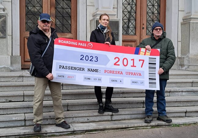 Beograd, 16.01.2023. - Radnici na internetu (frilenseri) odrzali su danas protesnu akciju ispred Ministarstva finansija Srbije, kojom su najavili veliki protest 21. januara, kada ce zatrazit Beograd, 16.01.2023. - Radnici na internetu (frilenseri) odrzali su danas protesnu akciju ispred Ministarstva finansija Srbije, kojom su najavili veliki protest 21. januara, kada ce zatrazit