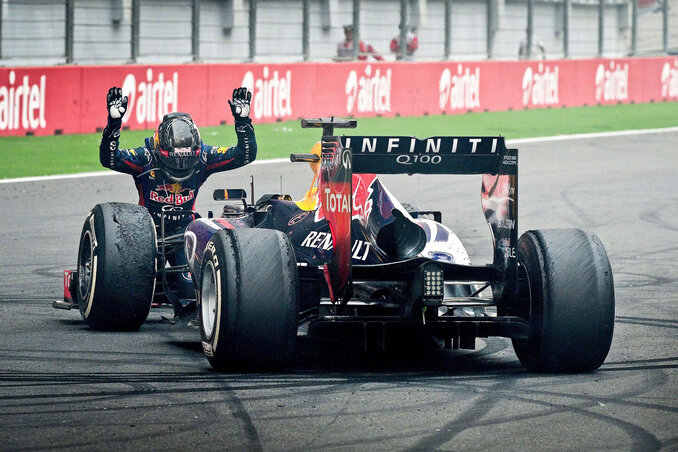 Ember és gép tökéletes összhangja, a Vettel-éra híressé vált fotója