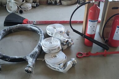 A tűzoltótestület új eszközei: köztük csapók, nyomótömlők, szívószál és tűzcsapkulcs