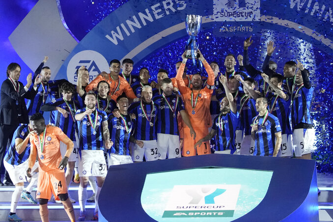 A Barcelona után az Inter ünnepelt szuperkupa-győzelmet Rijádban (Fotó: Beta/AP) A Barcelona után az Inter ünnepelt szuperkupa-győzelmet Rijádban (Fotó: Beta/AP)
