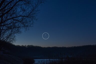 2019-es együttállás – a fényes Vénusz, alatta a halványabb Szaturnusz (a fehér körben)/Svábhegyi Csillagvizsgáló