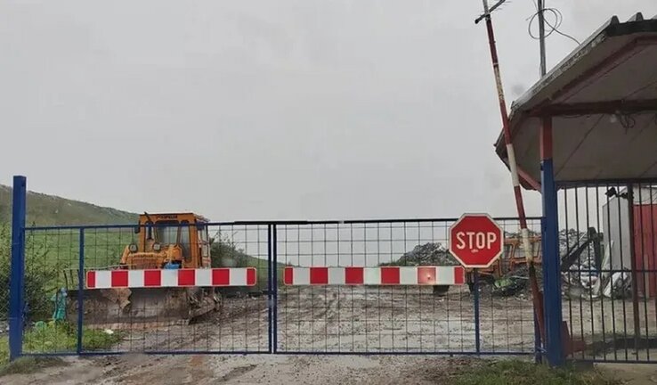 A temerini szeméttelepet egy hétre bezárták a tűzfészkek végleges megfékezése érdekében (Temerini Kommunális Közvállalat)