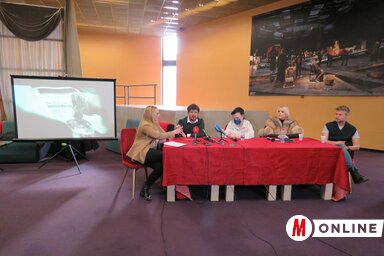 A sajtókonferencián jelen volt Predrag Tomanović édesanyja és nővére (Fotó: Albert Éva)