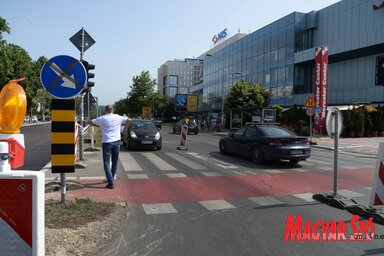 Lebénult Újvidék főútvonala - A Felszabadulás sugárút aszfaltburkolatát újítják fel (Dávid Csilla felvétele)