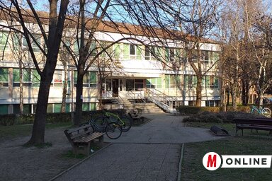 Az óbecsei Egészségház épülete (Kancsár Izabella felvétele)