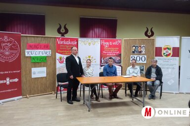 Sárközi István, a Magyar Nemzeti Tanács Végrehajtó Bizottságának elnöke köszöntőbeszédében a továbbképzés fontosságát hangsúlyozta (Kancsár Izabella felvétele)