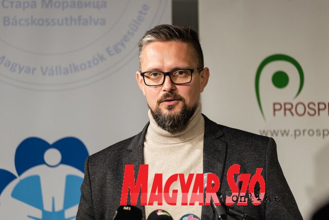 Juhász Bálint: Fontos látni, hogy itt, Vajdaságban, is lehet egzisztenciát teremteni és sikerre vinni egy ötletet (Molnár Edvárd felvétele) Juhász Bálint: Fontos látni, hogy itt, Vajdaságban, is lehet egzisztenciát teremteni és sikerre vinni egy ötletet (Molnár Edvárd felvétele)