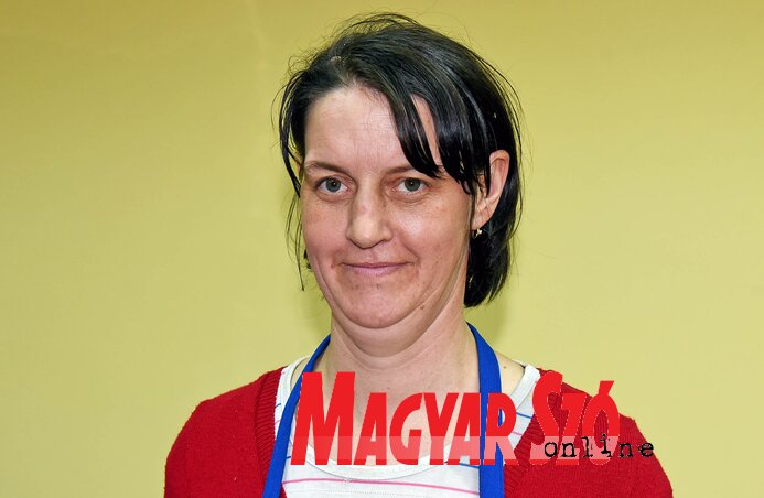 Kormos Alexandra az illatokkal kacérkodik (Fotó: Gergely Árpád felvétele) Kormos Alexandra az illatokkal kacérkodik (Fotó: Gergely Árpád felvétele)