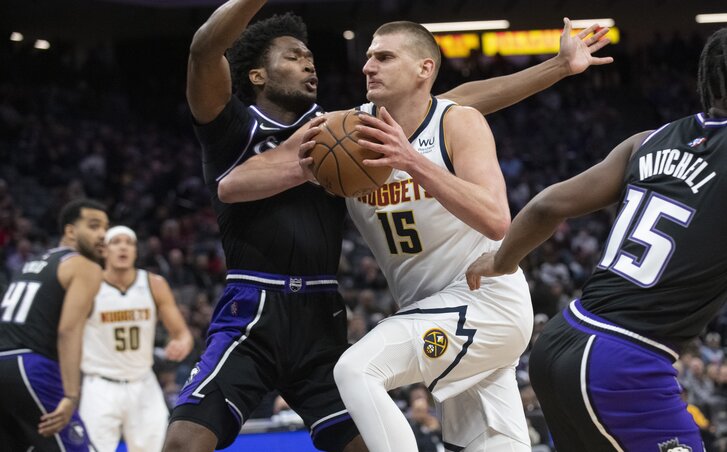 A Jokernek a Sacramento magasemberei sem okoztak gondot (Fotó: Beta/AP) A Jokernek a Sacramento magasemberei sem okoztak gondot (Fotó: Beta/AP)