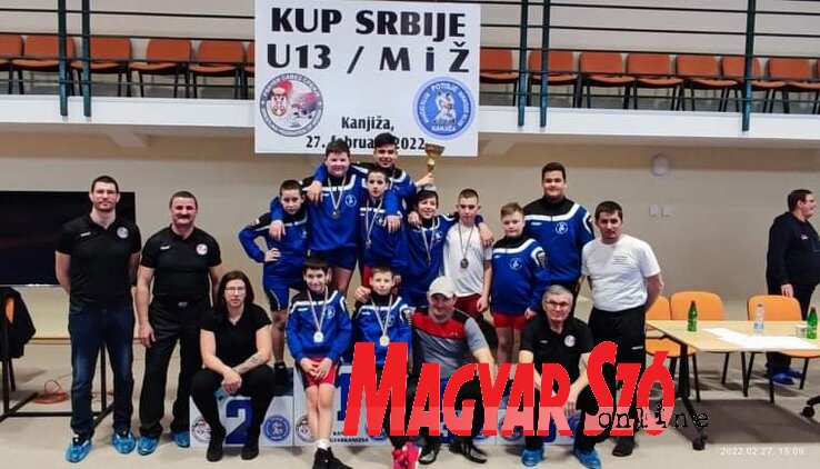 A Potisje U13-as birkózói Magyarkanizsán (Losonc Ernő felvétele)