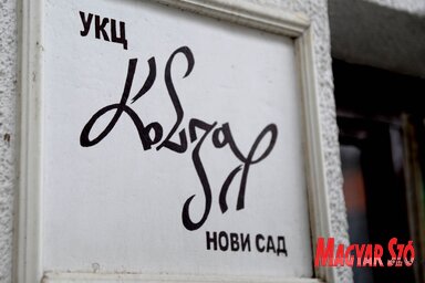 Az Ukrán Nemzeti Tanács Szervezésében egyelőre csak aktivisták gyűjtik a polgárok adomá-
nyait, hamarosan azonban raktárt bérelnek, és
megszervezik a személyes átvételt is. A székvárosban a Zsidó utcában lévő Kobzar Ukrán
Kulturális Központ vezeti az a