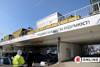 Teherpróba alatt az újvidéki vasúti felüljárók (Fotó: Dávid Csilla felvétele)