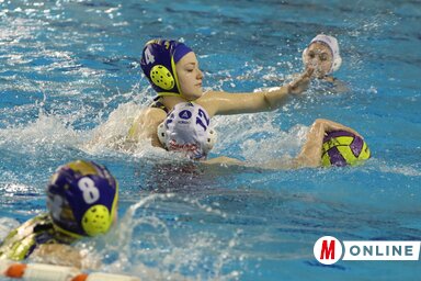 Belec Lea (4-es sapkában) a védekezésből is kivette a részét (Dejan Vuković felvétele)