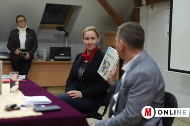 Sisakos Fannival a Forum Könyvkiadó Intézet igazgatója, Virág Gábor beszélgetett (Lakatos János felvétele)