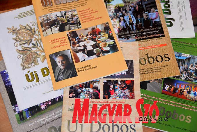 Folyóiratukra, az Új Dobosra büszkék a boszniai magyarok, ugyanis a többi nemzeti kisebbségnek nincs folyóirata, csupán időnként megjelenő közlönyt adnak ki