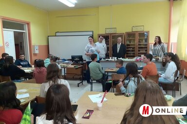 A táborzárón Ortó Kanyó Anikó, Virág Zsolt előadó, Korenchy László és Méhészkei Kiss Gizella igazgatónő köszöntötte a diákokat (Kazinczy Paszterkó Diana felvétele)