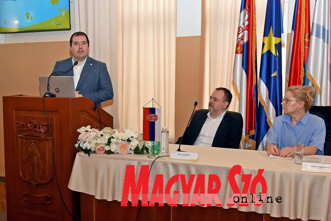 Fejsztámer Róbert, Magyarkanizsa község polgármestere köszöntötte a jelenlévőket (Fotó: Gergely Árpád)