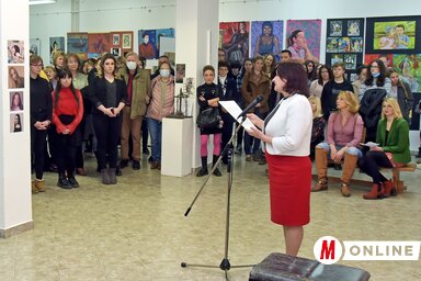 Többféle technikával készült alkotások csalogatják a látogatókat (Fotó: Gergely Árpád)