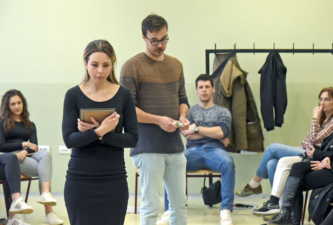 Popova Jeléna Ivánova, a földbirtokos özvegye és Lúka (Fotó: Gergely Árpád) Popova Jeléna Ivánova, a földbirtokos özvegye és Lúka (Fotó: Gergely Árpád)