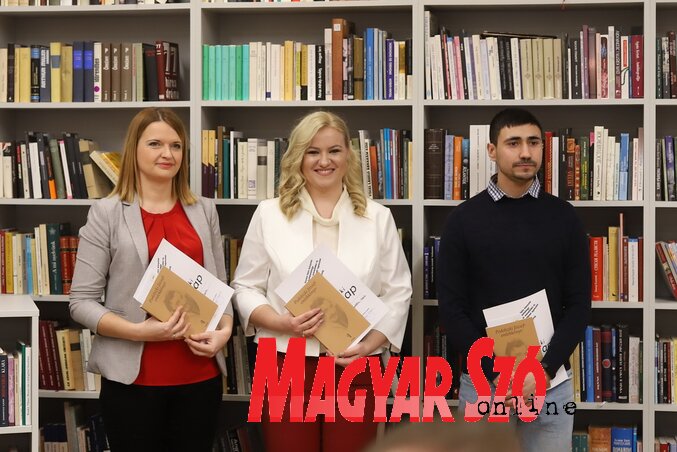 A Podolszki publicisztikai pályázat első három helyezettje (Fotó: Lakatos János) A Podolszki publicisztikai pályázat első három helyezettje (Fotó: Lakatos János)