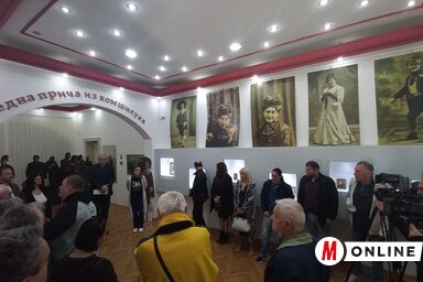 A kiállítás megnyitóján (Fotó: Paraczky László)