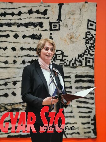 Csibi Krisztina Topolyán, a kiállítás megnyitóján (Fotó: Herceg Elizabetta) Csibi Krisztina Topolyán, a kiállítás megnyitóján (Fotó: Herceg Elizabetta)