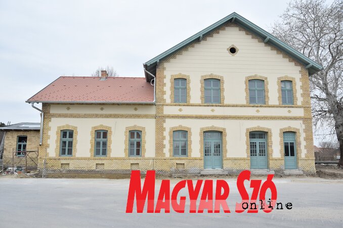A királyhalmi vasútállomás is visszanyeri régi fényét (Fotó: Molnár Edvárd) A királyhalmi vasútállomás is visszanyeri régi fényét (Fotó: Molnár Edvárd)