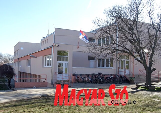 A teljesen felújított Petar Kočić Általános Iskola épülete (Góbor Béla felvétele) A teljesen felújított Petar Kočić Általános Iskola épülete (Góbor Béla felvétele)