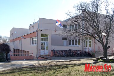 A teljesen felújított Petar Kočić Általános Iskola épülete (Góbor Béla felvétele)