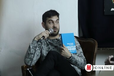 Vass Szabolcs a kishegyesi könyvbemutatón (Fotó: Lakatos János)