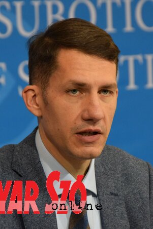 Dr. Pásztor Bálint (Molnár Edvárd felvétele) Dr. Pásztor Bálint (Molnár Edvárd felvétele)