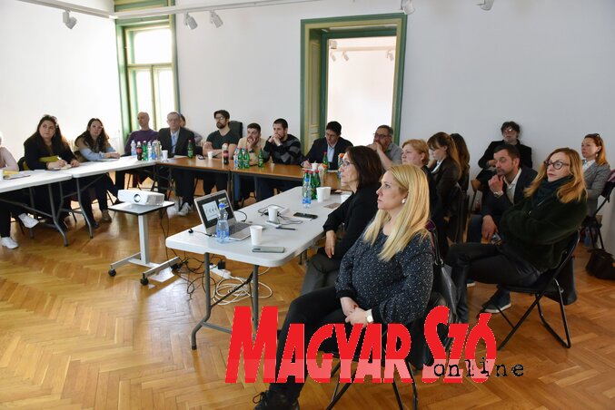 A kerekasztal-beszélgetésen a műemlékvédelmi intézet elképzeléseit is ismertették (Molnár Edvárd felvétele) A kerekasztal-beszélgetésen a műemlékvédelmi intézet elképzeléseit is ismertették (Molnár Edvárd felvétele)