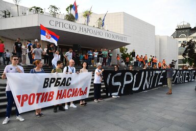 Szerbia az erőszak ellen megmozdulás Újvidéken (Beta)