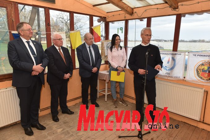 Kern Imre, Hajnal Jenő, Pásztor István, Kikity Andrea és Soltész Miklós (Fotó: Ótos András felvétele) Kern Imre, Hajnal Jenő, Pásztor István, Kikity Andrea és Soltész Miklós (Fotó: Ótos András felvétele)