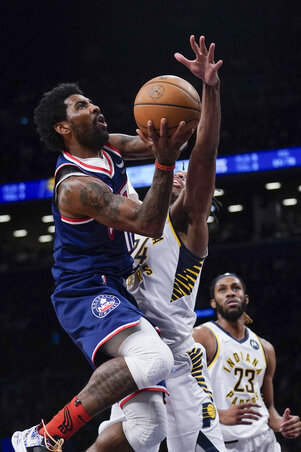A Nets a 35 pontos Kyrie Irving vezetésével szerezte meg a fontos győzelmet (Fotó: Beta/AP) A Nets a 35 pontos Kyrie Irving vezetésével szerezte meg a fontos győzelmet (Fotó: Beta/AP)