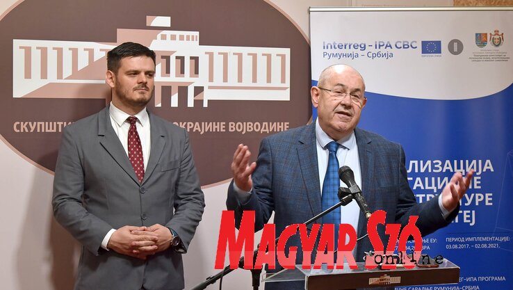 Ez az egyik legjelentősebb határon átívelő program, melyre 14 millió eurót költöttek el – értékelte sajtónyilatkozatában Pásztor István (Ótos András felvétele) Ez az egyik legjelentősebb határon átívelő program, melyre 14 millió eurót költöttek el – értékelte sajtónyilatkozatában Pásztor István (Ótos András felvétele)