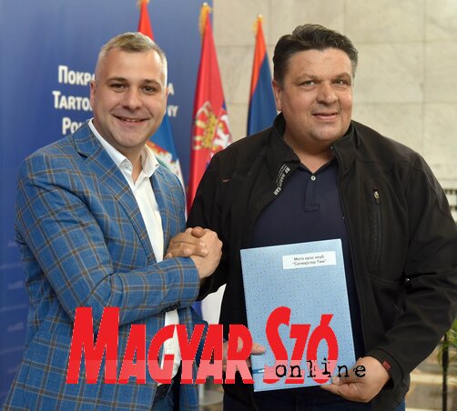 Dane Basta és Saghmeister Gábor a szerződéskötésen (Fotó: Ótos András) Dane Basta és Saghmeister Gábor a szerződéskötésen (Fotó: Ótos András)