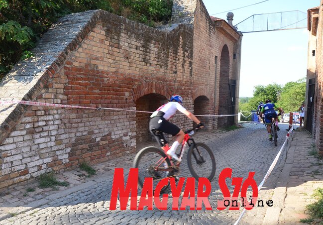 Hasonló, MTB versenyt szerveztek már Újvidéken, tavaly nyáron a Péterváradi vár adott otthont egy ilyen rendezvénynek. A Fruška gorán azonban a természetben, hegyes-völgyes terepen mérik majd össze ügyességüket a résztvevők (Fotó: Dávid Csilla felvétele)