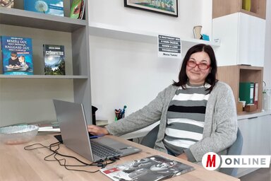 Inspiratív közegben bővíthetik szerb nyelvi tudásukat a diákok a bácskossuthfalvi könyvtárban, ahol a gyerekeket Sakalija Piroska könyvtáros várja (Fotó: Kazinczy Paszterkó Diana)