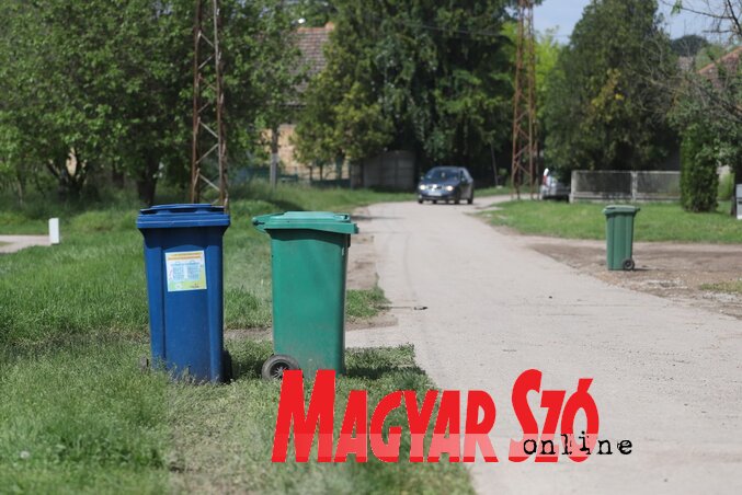 A háztartások több mint felének van már kék kukája (Fotó: Lakatos János) A háztartások több mint felének van már kék kukája (Fotó: Lakatos János)