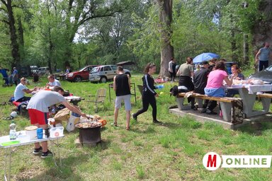 Családias hangulatú majális az adai strandon (Fotó: Csincsik Zsolt felvétele)