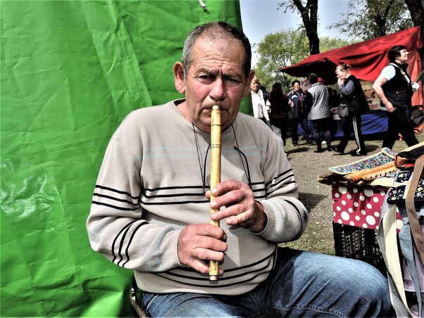 Keményfából készül a jó furulya (Fotó: Horváth Zsolt) Keményfából készül a jó furulya (Fotó: Horváth Zsolt)