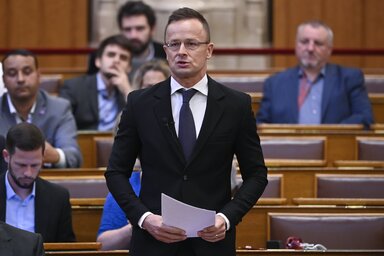 Budapest, 2022. m�jus 9.
Szijj�rt� P�ter k�lgazdas�gi �s k�l�gyminiszter felsz�lal napirend el�tt az Orsz�ggy�l�s plen�ris �l�s�n 2022. m�jus 9-�n.
MTI/Kosztics�k Szil�rd