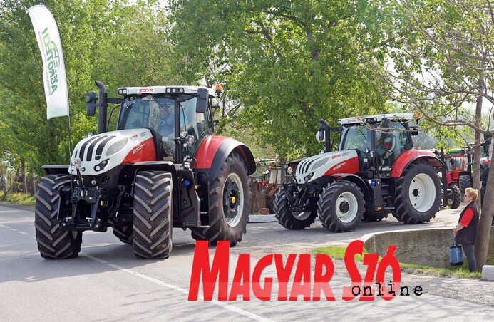 Az oromhegyesi mezőgazdasági gépeket forgalmazó cég, az AgroTech is kiállította gépei egy részét (Gergely Árpád felvétele) Az oromhegyesi mezőgazdasági gépeket forgalmazó cég, az AgroTech is kiállította gépei egy részét (Gergely Árpád felvétele)