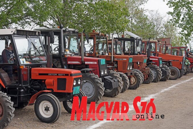 Megközelítőleg fele-fele arányban voltak régi és új traktorok (Gergely Árpád felvétele)