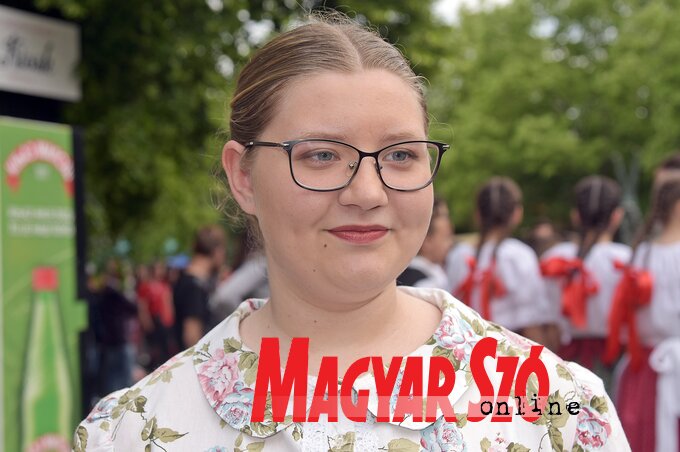 Mihók Emese, a Tiszagyöngye Művelő- dési Egyesület Tiszafa néptánccsoportjának tagja (Gergely Árpád felvétele) Mihók Emese, a Tiszagyöngye Művelő- dési Egyesület Tiszafa néptánccsoportjának tagja (Gergely Árpád felvétele)